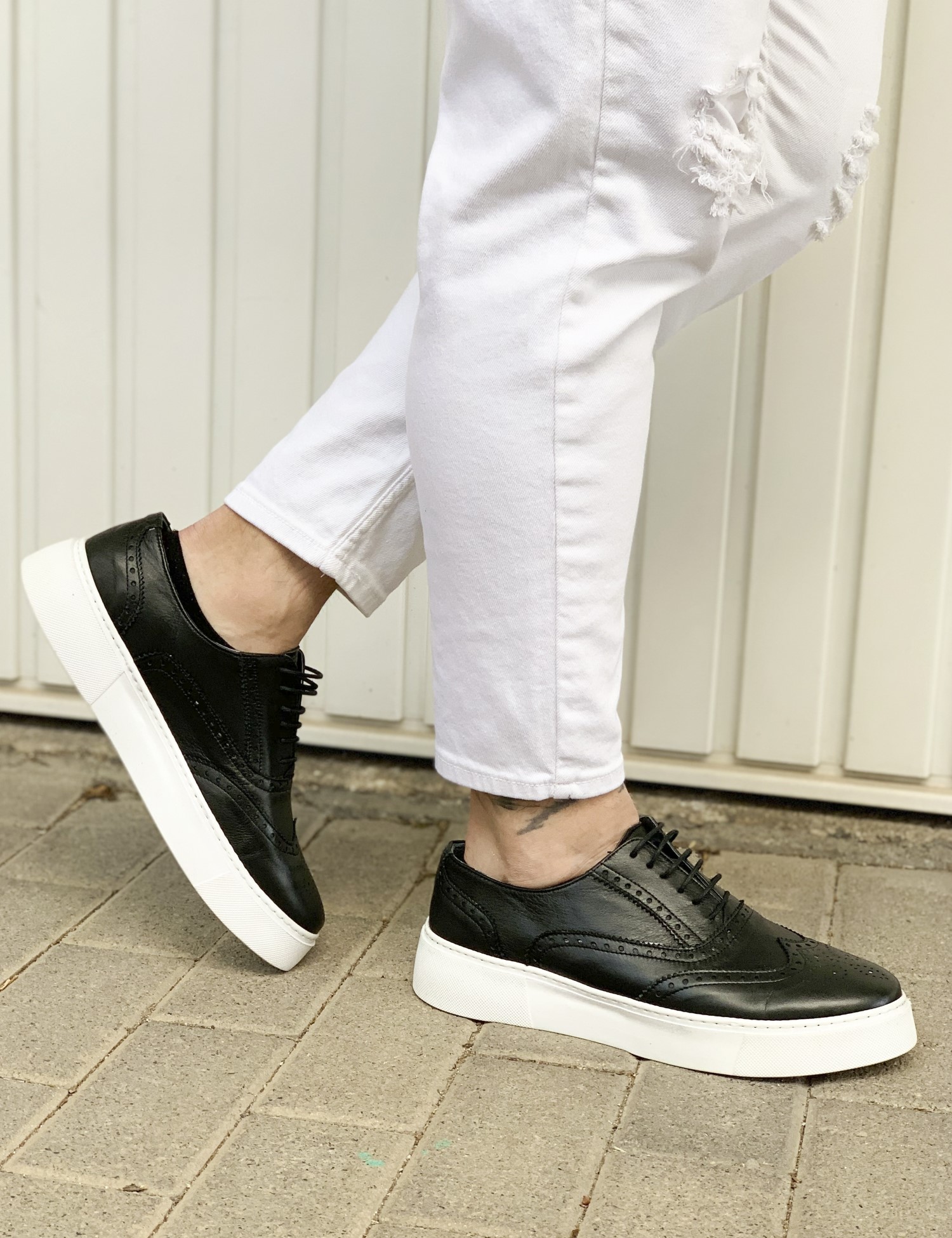 Ανδρικά ασπρόμαυρα δερμάτινα oxford παπούτσια με κορδόνια GBL04Z φωτογραφία